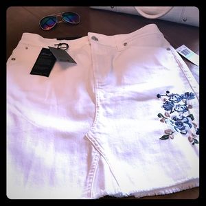 NWT Seven7 White Denim Skirt w/ Floral Embroidery